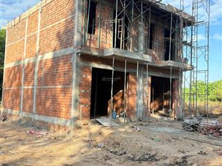 Nhà phố 1 trệt 1 lầu xây thô  dt 130m  hòa lợi  giá 2,91 tỷ