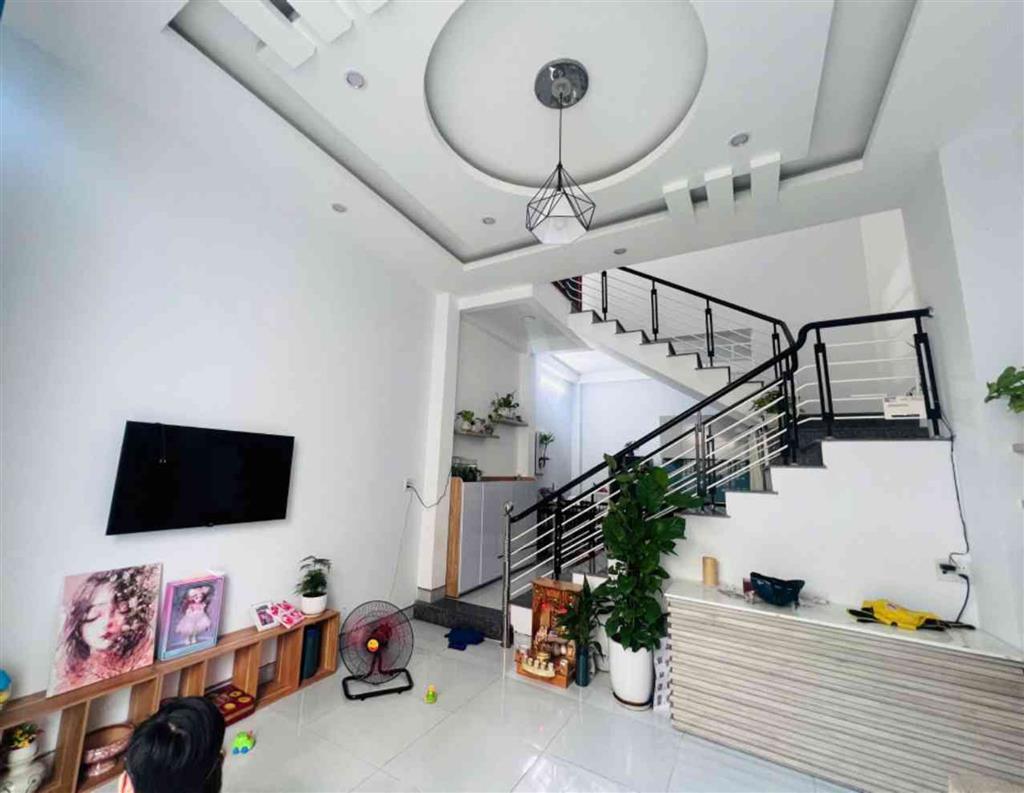 Bán nhà 2 tầng đường Phạm Nhữ Tăng, 50m², giá 4.5 tỷ, full nội thất, sát đường chính