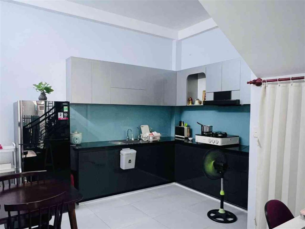 Bán nhà 2 tầng đường Phạm Nhữ Tăng, 50m², giá 4.5 tỷ, full nội thất, sát đường chính