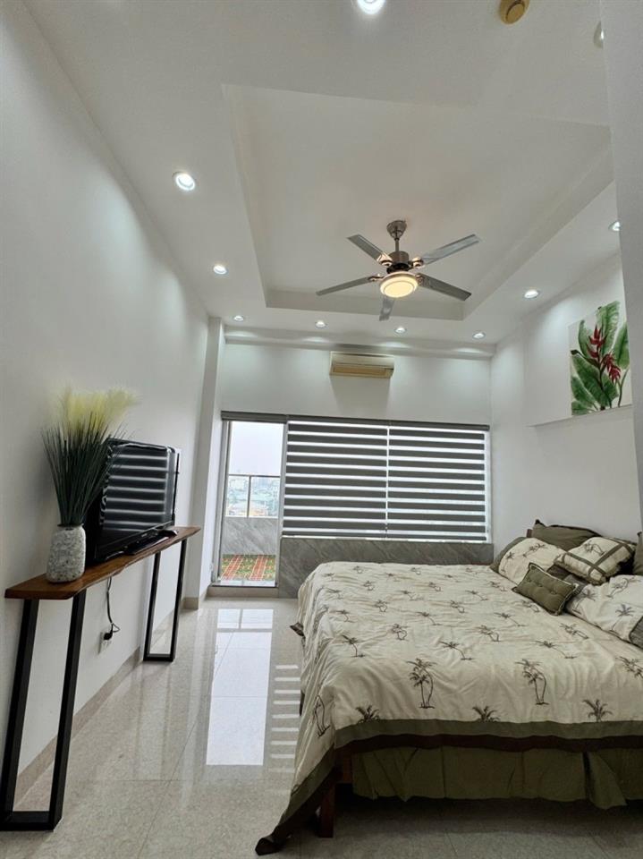 Bán Nhà 3 Tầng Lô Góc Dương Thị Xuân Quý, 132m2, 7PN, Giá 32 Tỷ