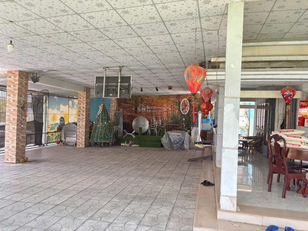 Bán căn nhà mái thái 16m x 30m² hiện đang ở ngang full thổ mặt tiền đường lớn