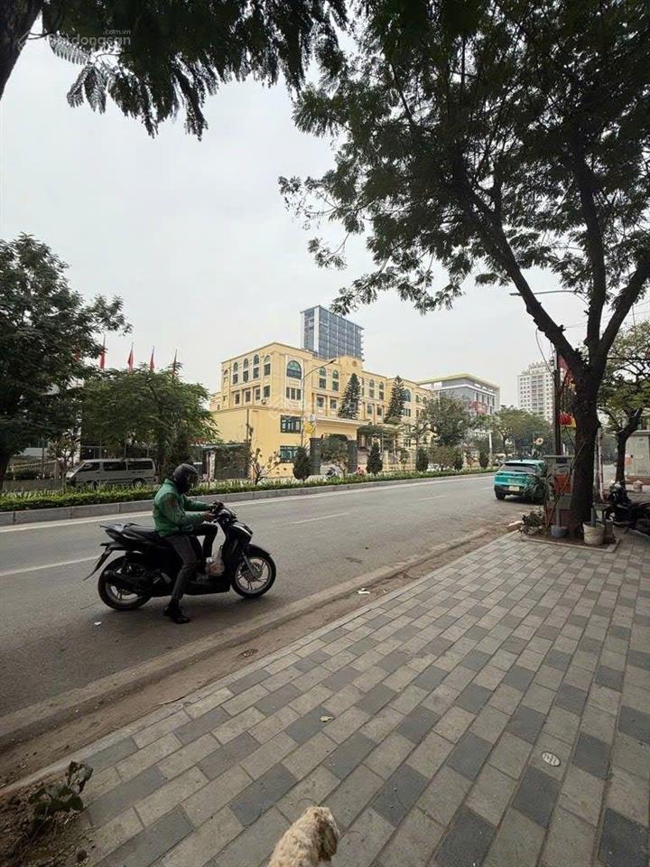 F0 mặt phố đường đôi lạc long quân dt 68m2, mt 4,5m, 35ty , ôtô kinh doanh vỉa hè
