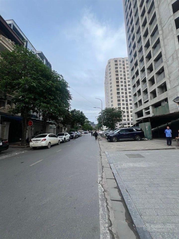 F0 mặt phố đường đôi lạc long quân dt 68m2, mt 4,5m, 35ty , ôtô kinh doanh vỉa hè