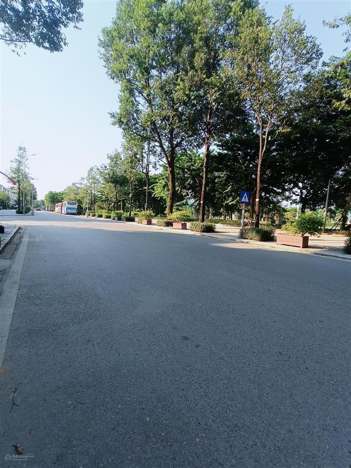Biệt thự khu d đô nghĩa dt 180m, mt 9,5m, giá 30ty
