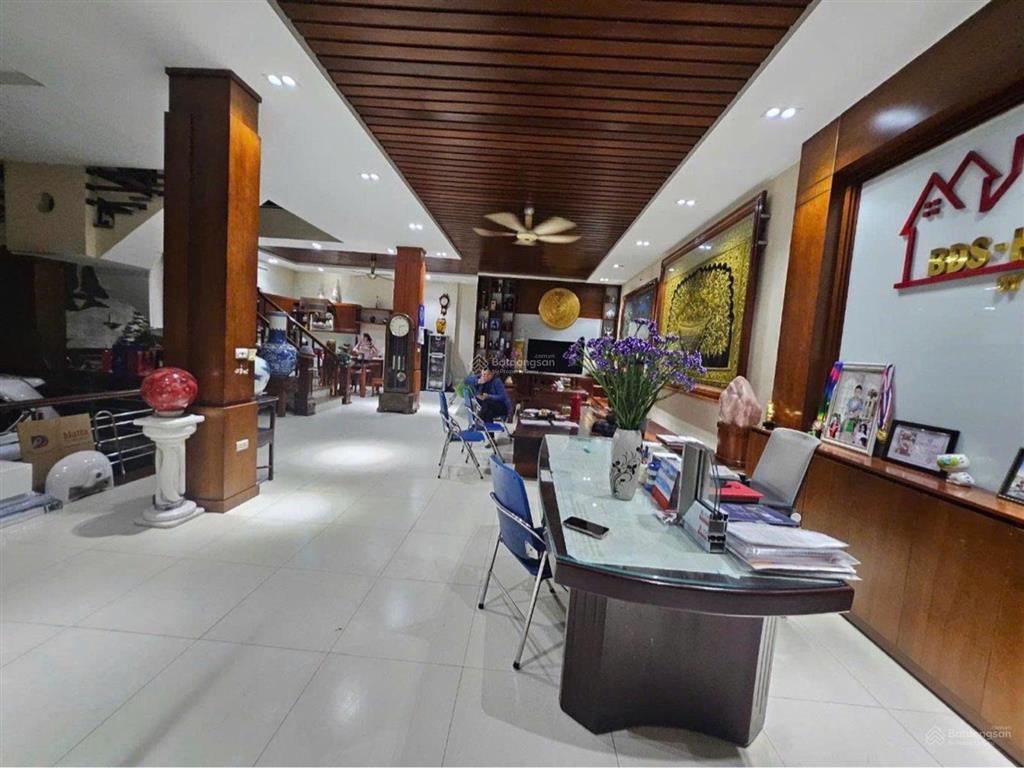 Cần bán gấp nhà đấu giá kiến hưng dt 65m2, mặt tiền 5m, giá 19.x tỷ vị trí ô tô kinh doanh vỉa hè
