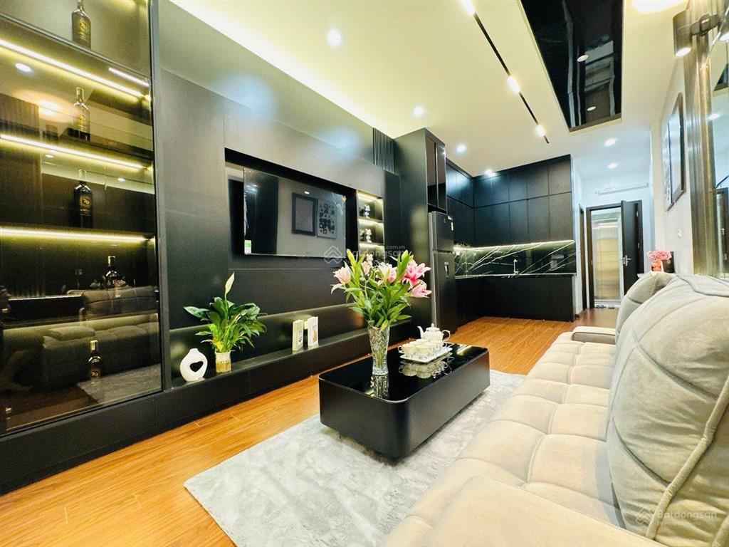 Cực hiếm. chốt nhanh siêu phẩm phân lô cầu giấy  ô tô vào nhà  6 tầng thang máy.