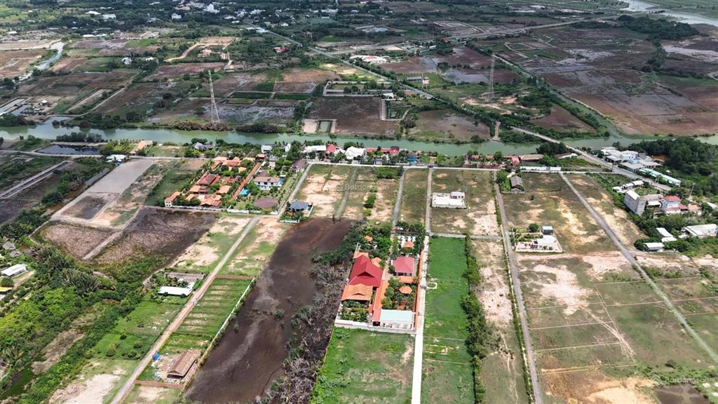 Bán lô đất ven sông cực đẹp, dt 776m2, cách trung tâm quận 2  15p di chuyển  giá 5tỷ2