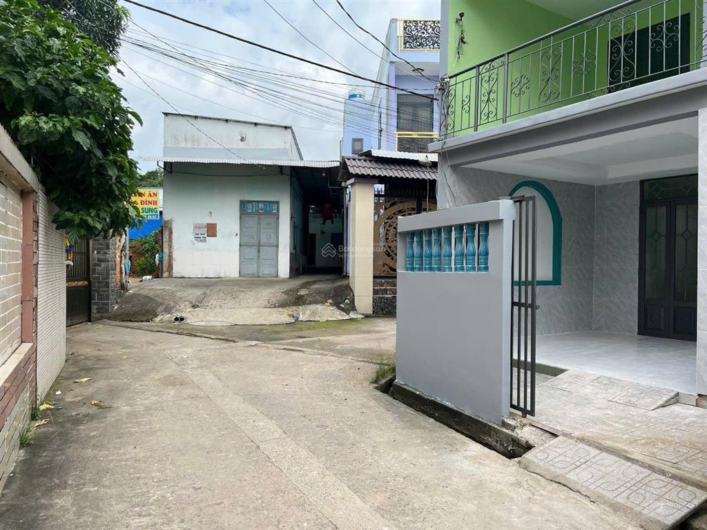 Bán căn nhà cấp 4 đẹp xã phú đông, dt 99m, đường ô tô, kdc, cách phà 5,4km