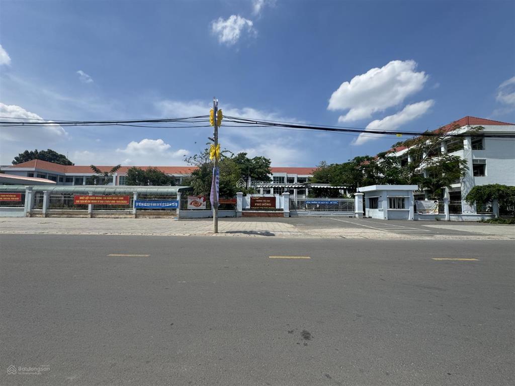 Bán mặt tiền huỳnh văn luỹ, 100m có 80m thổ cư, gần trường học cấp 1, ,2, 3 khu sầm uất  giá 3tỷ5