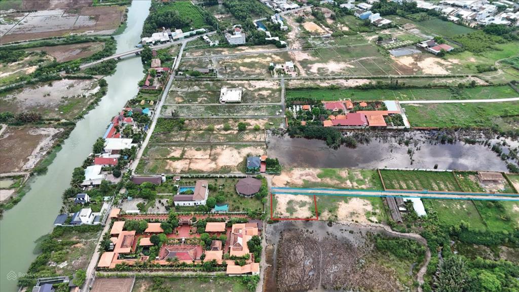 1000m2, 2 mặt tiền đường, 1/hùng vương, đường xe ô tô, tại khu nghỉ dưỡng phú đông