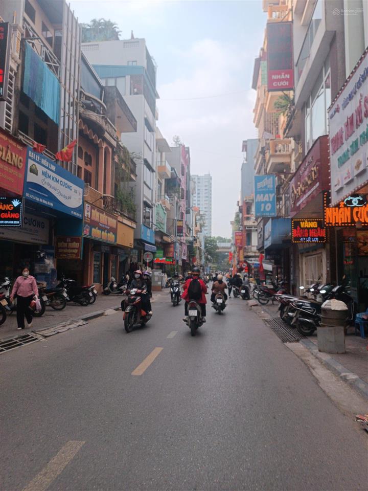 Bán nhà văn quán, kinh doanh, vỉa hè, xe tải tránh nhau