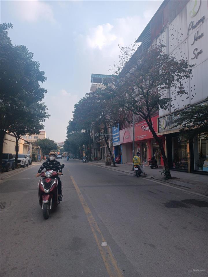 Bán nhà văn quán, kinh doanh, vỉa hè, xe tải tránh nhau