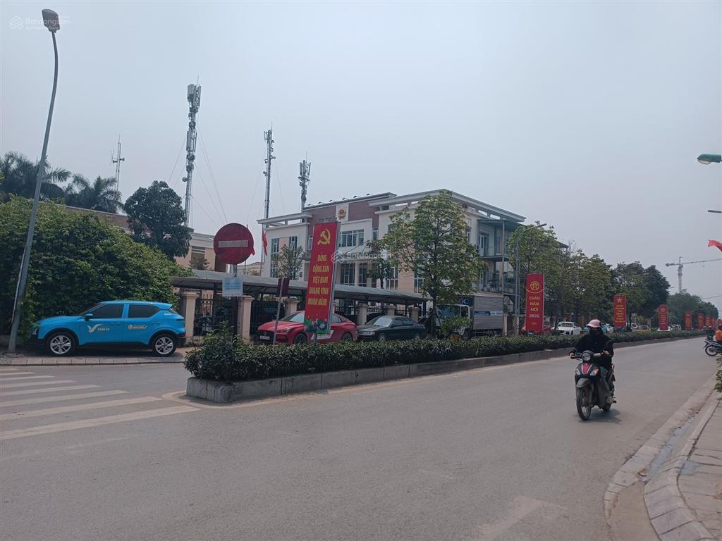 Nhà ngã tư ubnd đại mỗ, sa đôi. dân xây 5 tầng, đường thông, cách ô tô 20m