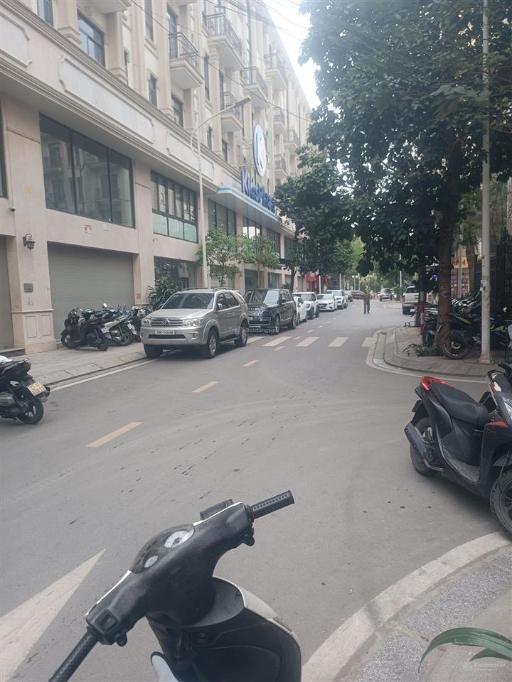 Bán đất dịch vụ vạn phúc  him lam 13,5 tỷ.
