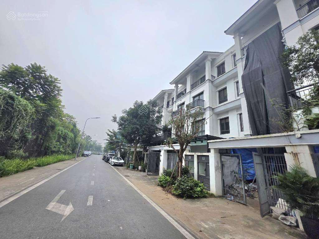 Bán nhà phố dịch vọng, 5 tầng, nội thất nhật bản  có 14,8 tỷ, ô tô lexus.