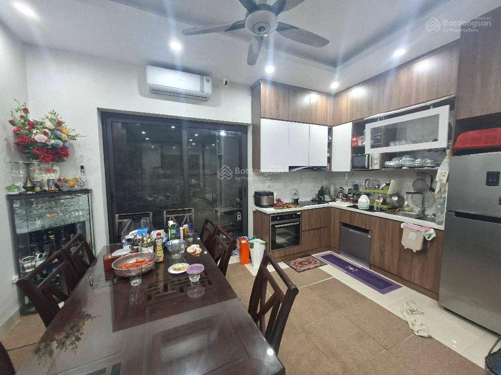 Nhà riêng công viên cầu giấy, 5 tầng  phố thọ tháp ôtô tránh. nội thất... có 14,5 tỷ