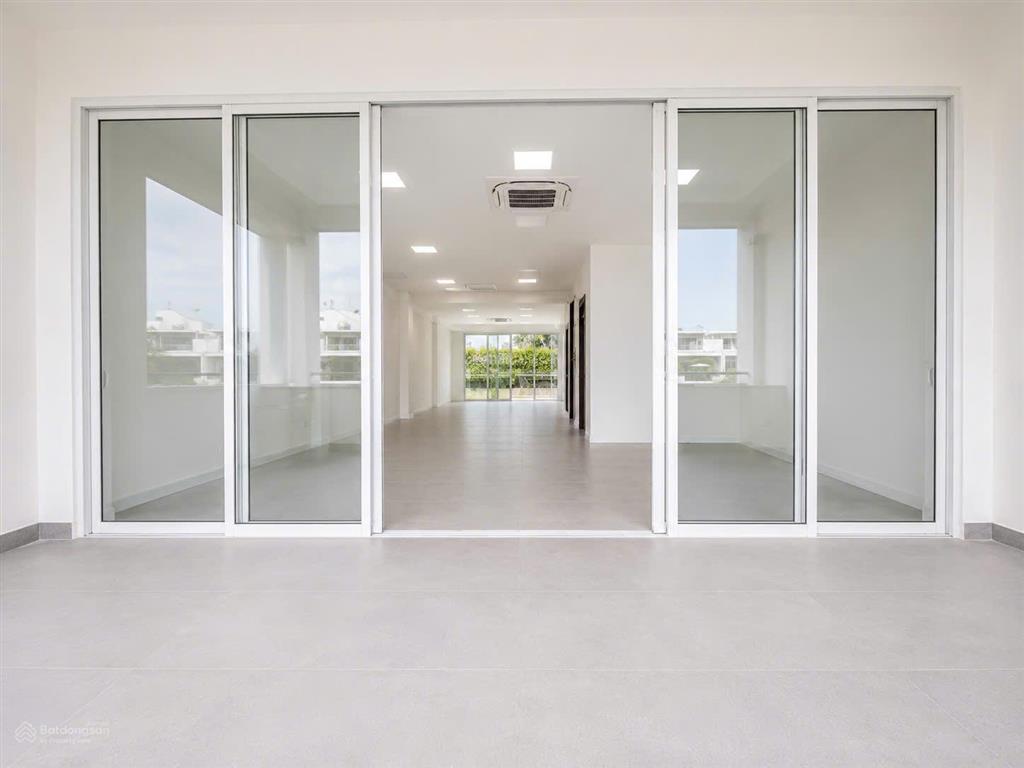 Văn phòng hạng a tại sala 150m² mặt tiền nguyễn cơ thạch chỉ 14 usd/m2, bao phí quản lý