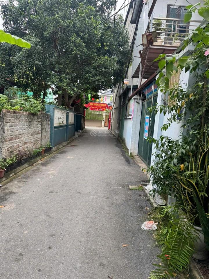  cần bán 82,6m đa tốn cũ ( xã bát tràng mới ) hơn 6tỷ mt hơn 4,5m = hậu , oto voà đất. thông