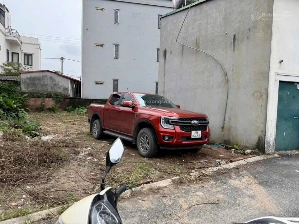 cần bán 82,6m đa tốn cũ ( xã bát tràng mới ) hơn 6tỷ mt hơn 4,5m = hậu , oto voà đất. thông