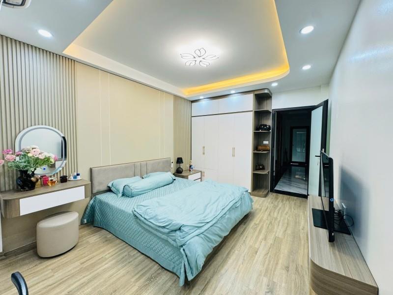 BÁN NHÀ 5 TẦNG-THANG MÁY Phố Nguyễn Sơn-Long Biên 60m2 X13.8 tỷ.