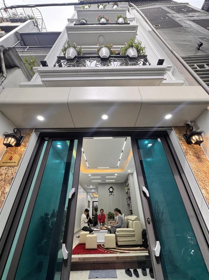 BÁN NHÀ 5 TẦNG-THANG MÁY Phố Nguyễn Sơn-Long Biên 60m2 X13.8 tỷ.