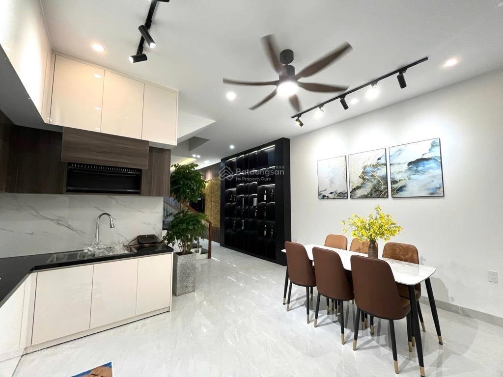 Nhà đẹp võ an ninh hoà xuân vị trí vip đối diện cảnh sát giao thông  gần chợ hoà xuân gần cầu ntp