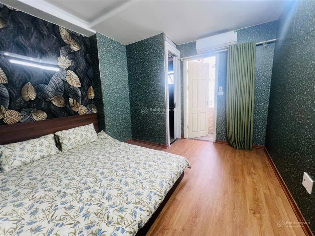 Căn hộ 2 ngủ 2 wc, ngõ 1 quan nhân ô tô đỗ cửa, view phố, nhà cực thoáng, thang máy, ngõ thông