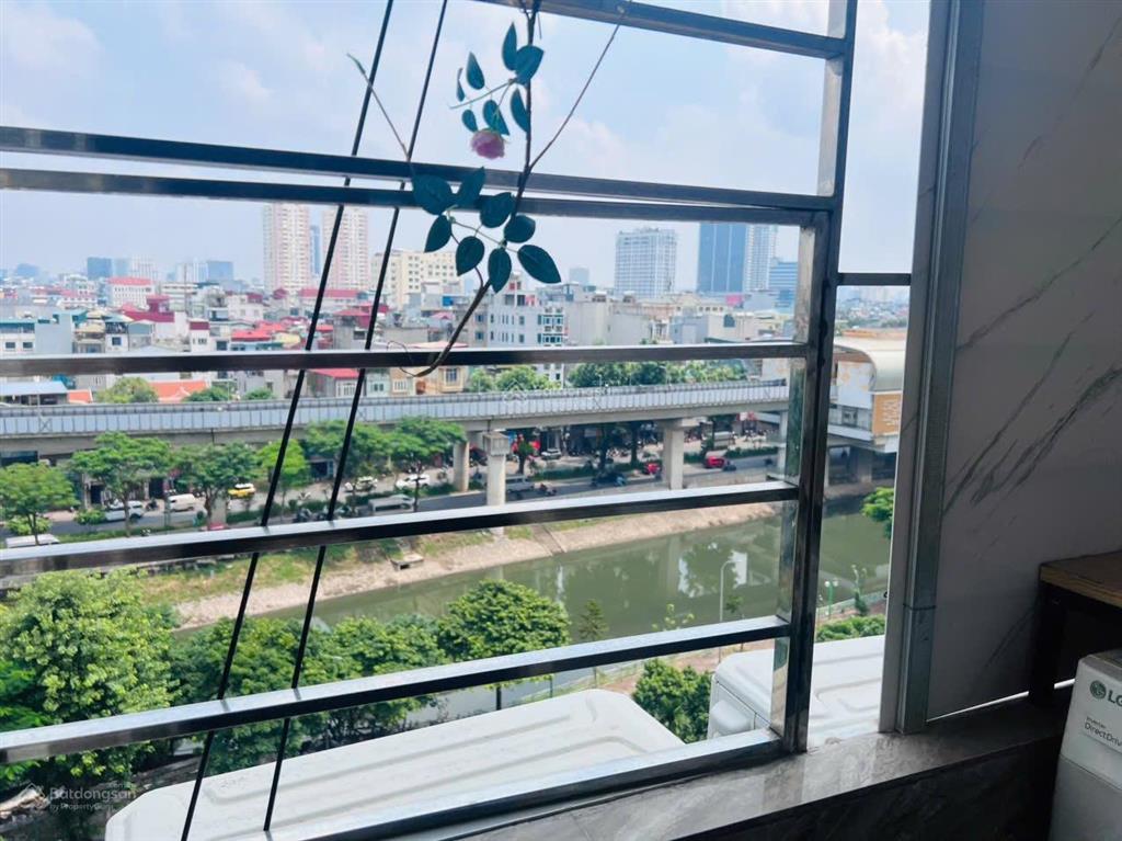 Căn hộ 2 ngủ 2 wc, ngõ 1 quan nhân ô tô đỗ cửa, view phố, nhà cực thoáng, thang máy, ngõ thông