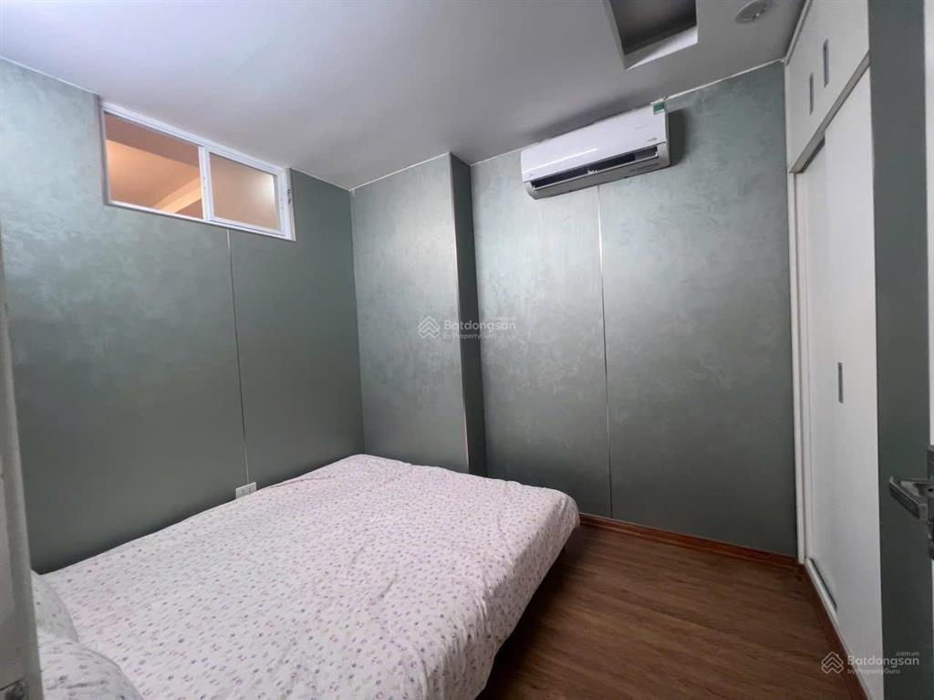 Căn hộ 2 ngủ 2 wc, ngõ 1 quan nhân ô tô đỗ cửa, view phố, nhà cực thoáng, thang máy, ngõ thông