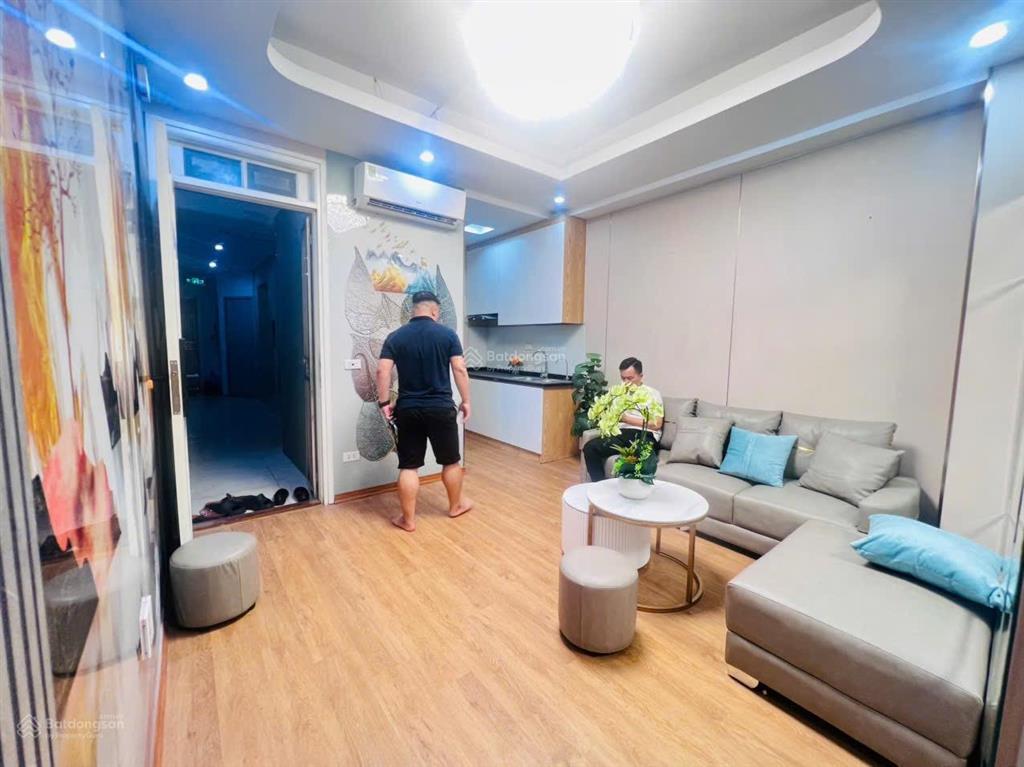 Căn hộ 2 ngủ 2 wc, ngõ 1 quan nhân ô tô đỗ cửa, view phố, nhà cực thoáng, thang máy, ngõ thông