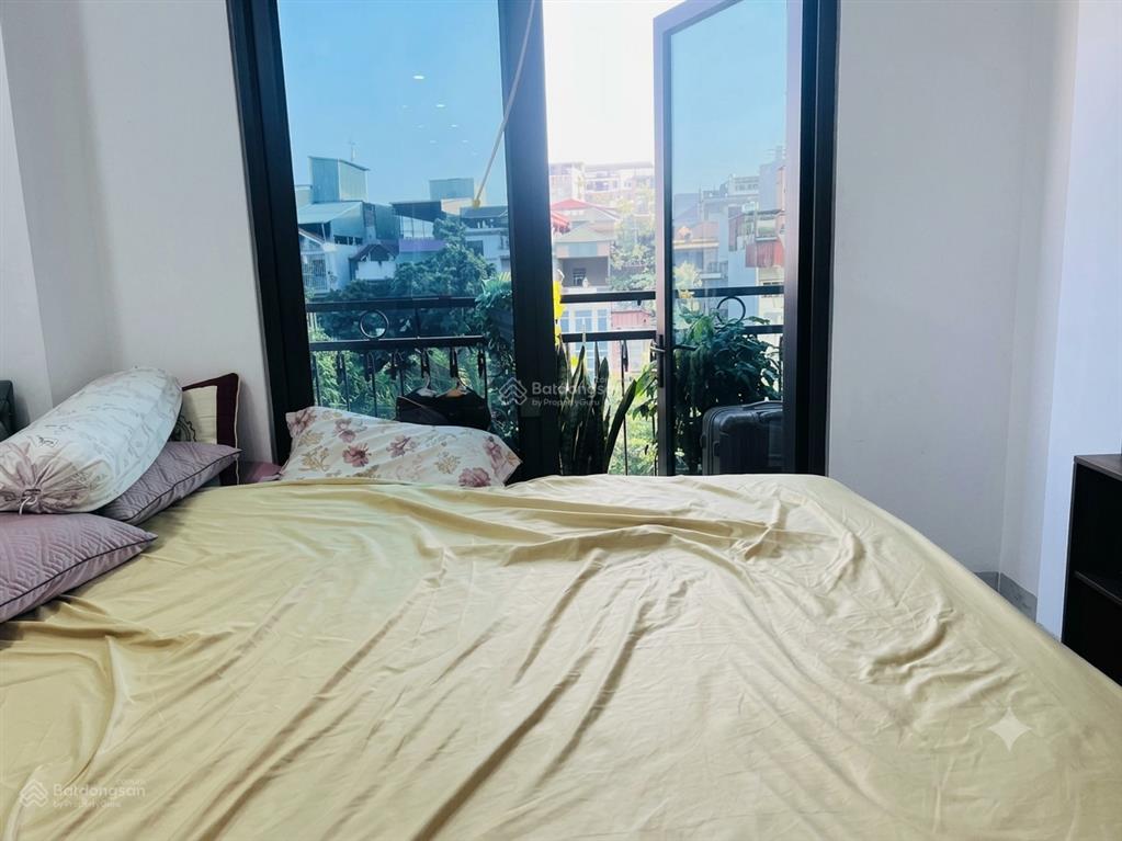 224 hoàng hoa thám, 1 phòng khép kín có ban công, 3 mặt thoáng, ô tô đỗ cửa, vài bước ra hồ tây