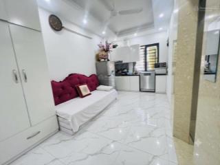 224 hoàng hoa thám, 1 phòng khép kín có ban công, 3 mặt thoáng, ô tô đỗ cửa, vài bước ra hồ tây