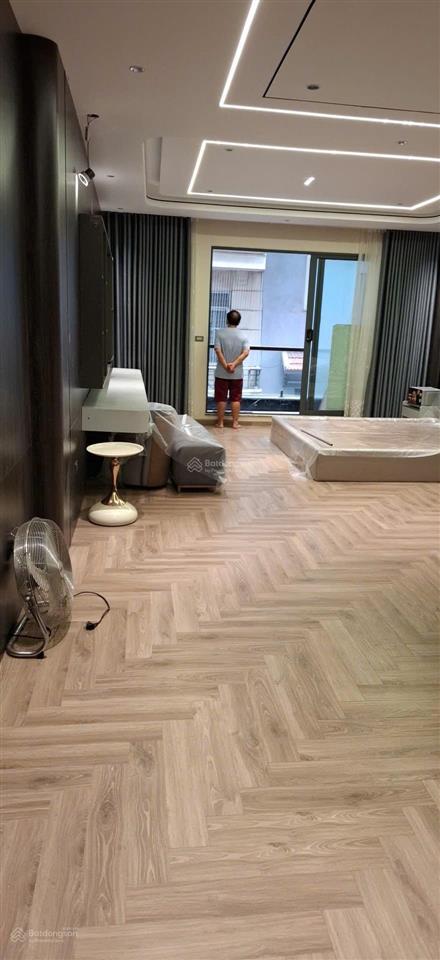 Cho thuê chdv nguyễn văn cừ, tầng 3, cực rộng đẹp, ngõ nông gần phố, dt 100m2