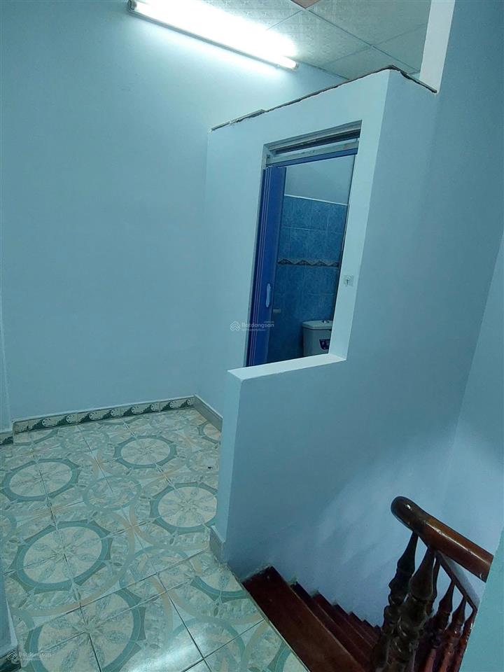 Nhà đúc thật giá tốt + hẻm to  ngay vòng xoay đầm sen chính chủ bán gấp