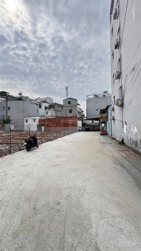 Nhà đúc thật giá tốt + hẻm to  ngay vòng xoay đầm sen chính chủ bán gấp