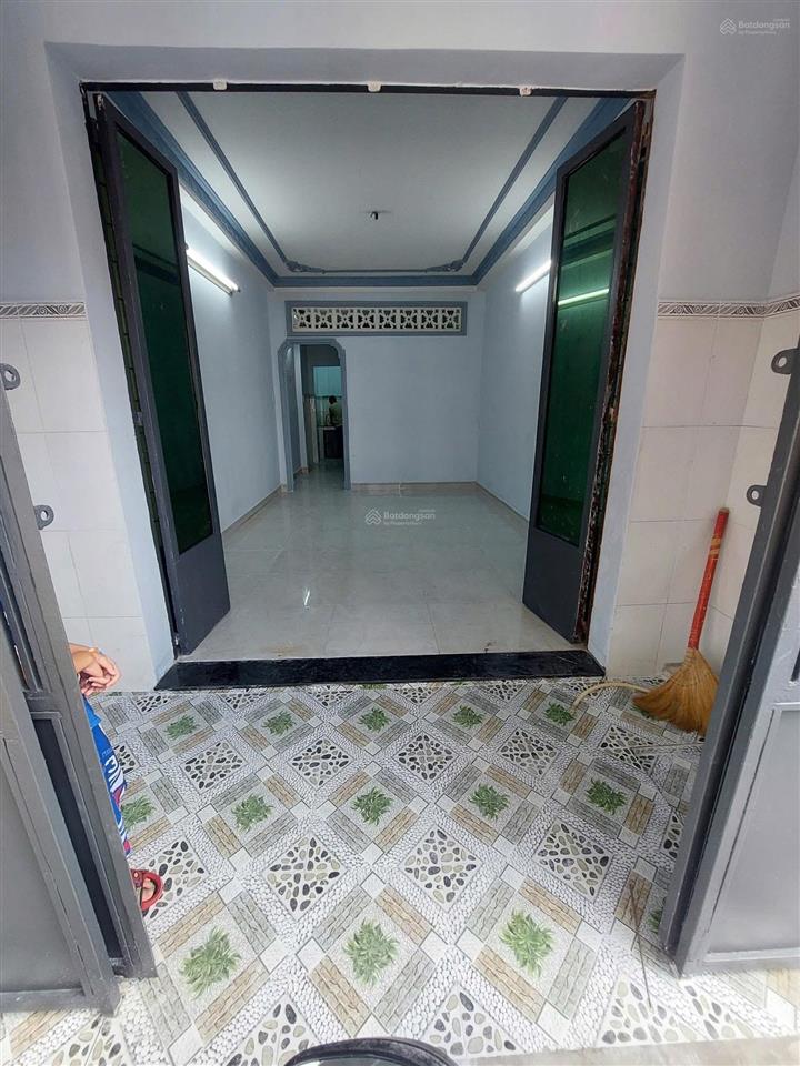 Nhà đúc thật giá tốt + hẻm to  ngay vòng xoay đầm sen chính chủ bán gấp