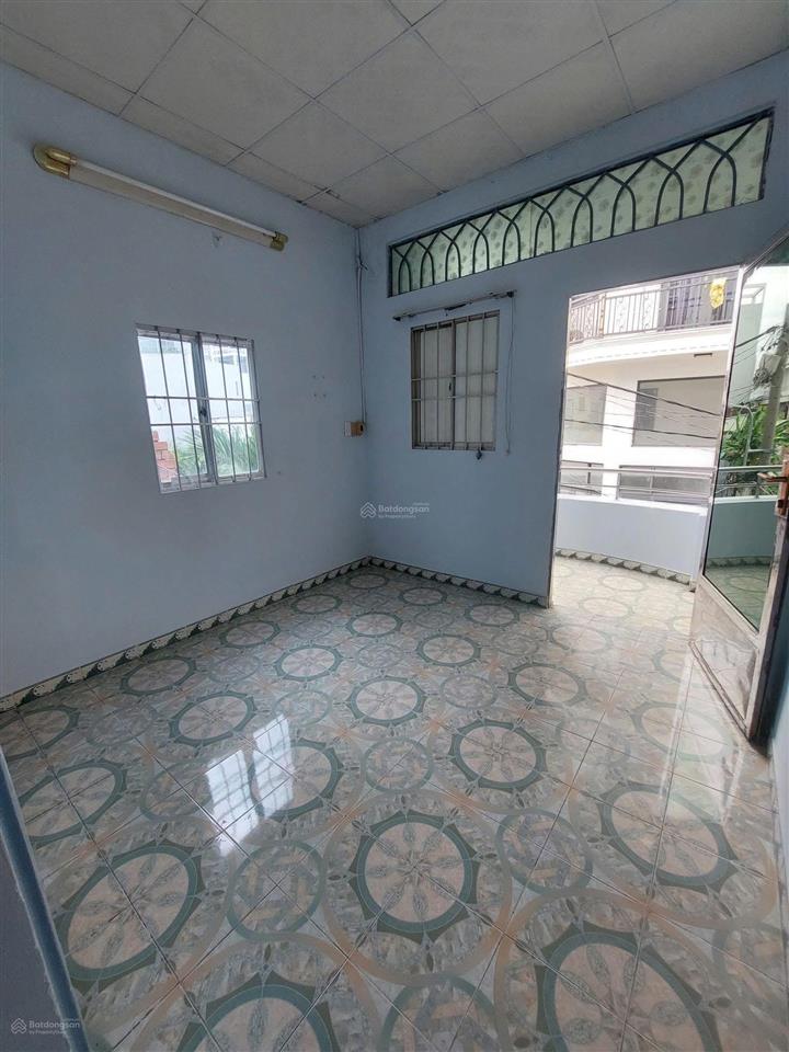 Nhà đúc thật giá tốt + hẻm to  ngay vòng xoay đầm sen chính chủ bán gấp