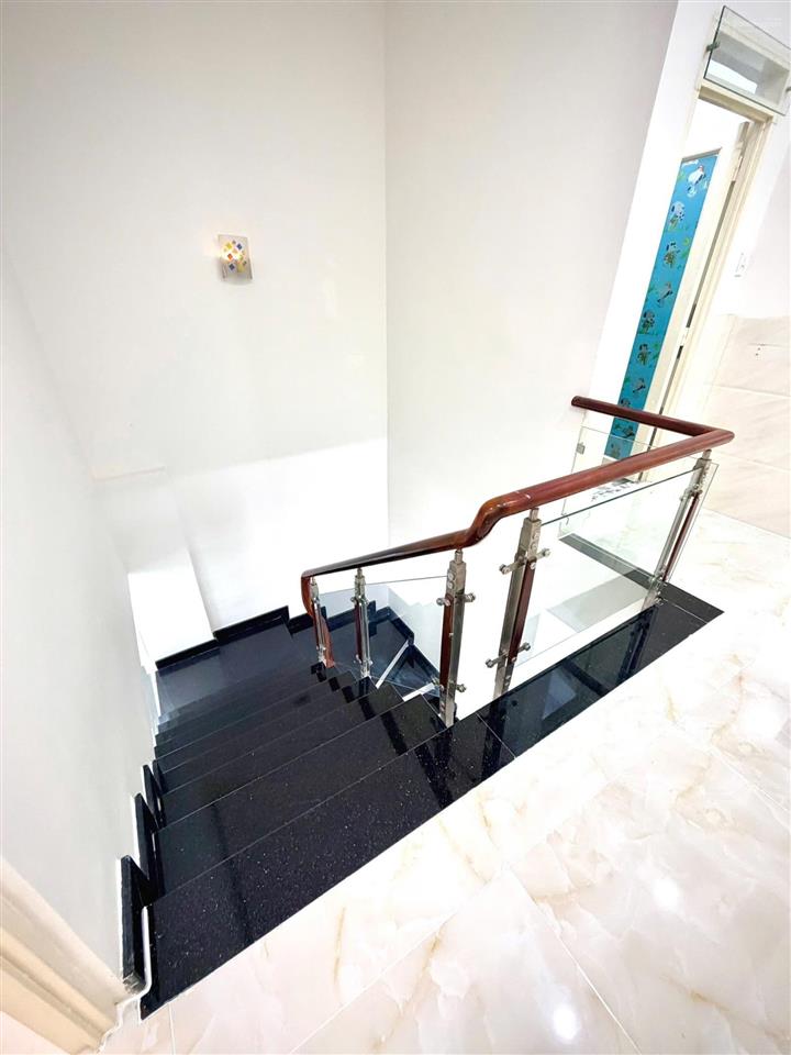 Chính chủ bán nhà hẻm 1/ văn cao 4m x 11m, trệt  1 lầu  2pn  2wc