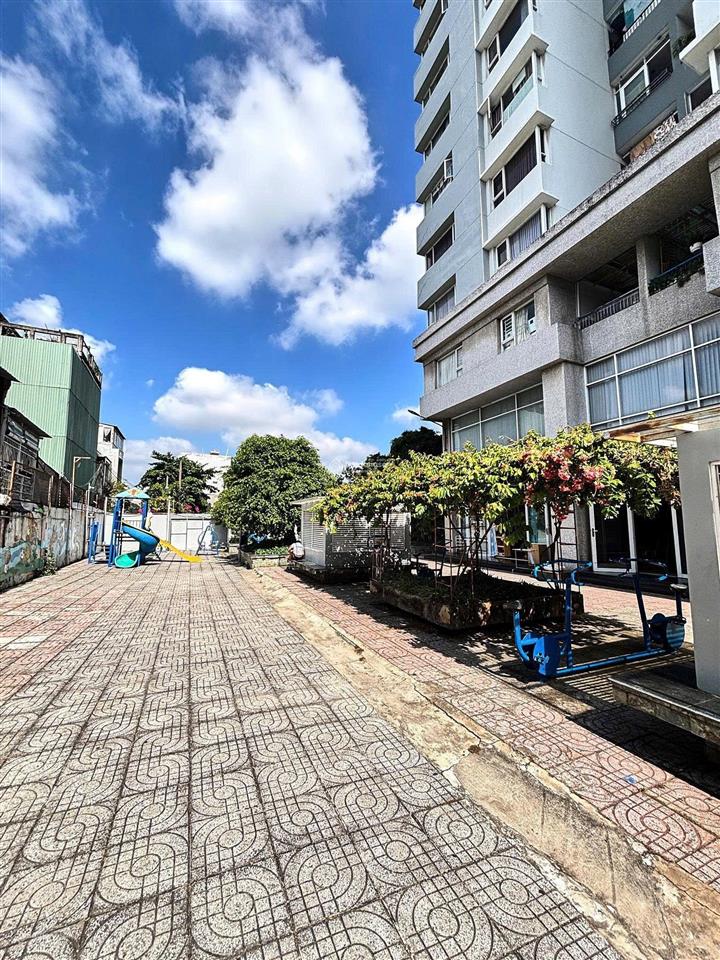 Chính chủ bán gấp căn hộ cc quang thái căn góc 60m2 sổ hồng riêng