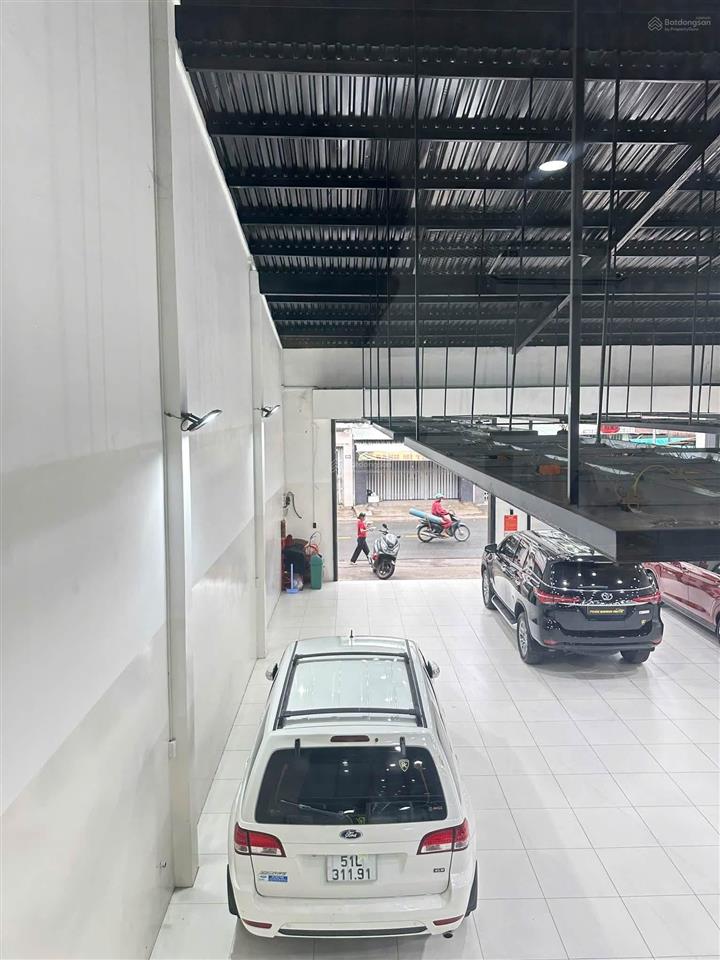 Cho thuê mtkd đường thạch lam  10,5m x 22m tiện kinh doanh showroom, siêu thị