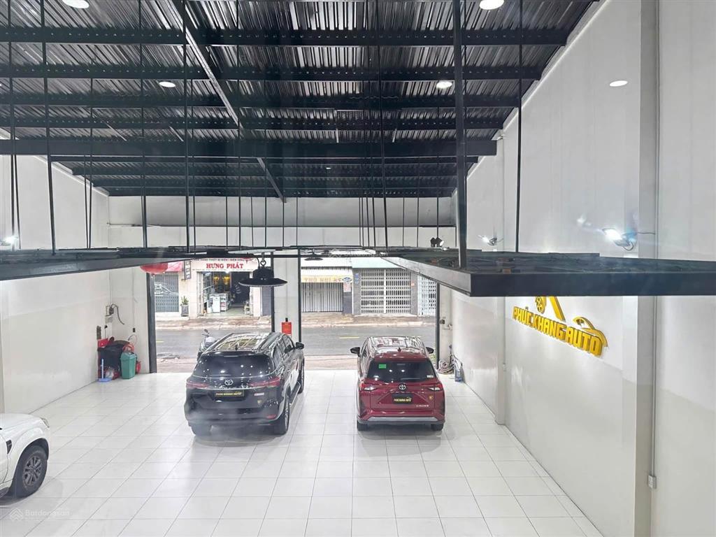Cho thuê mtkd đường thạch lam  10,5m x 22m tiện kinh doanh showroom, siêu thị