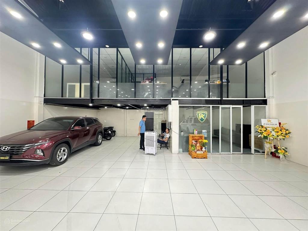Cho thuê mtkd đường thạch lam  10,5m x 22m tiện kinh doanh showroom, siêu thị