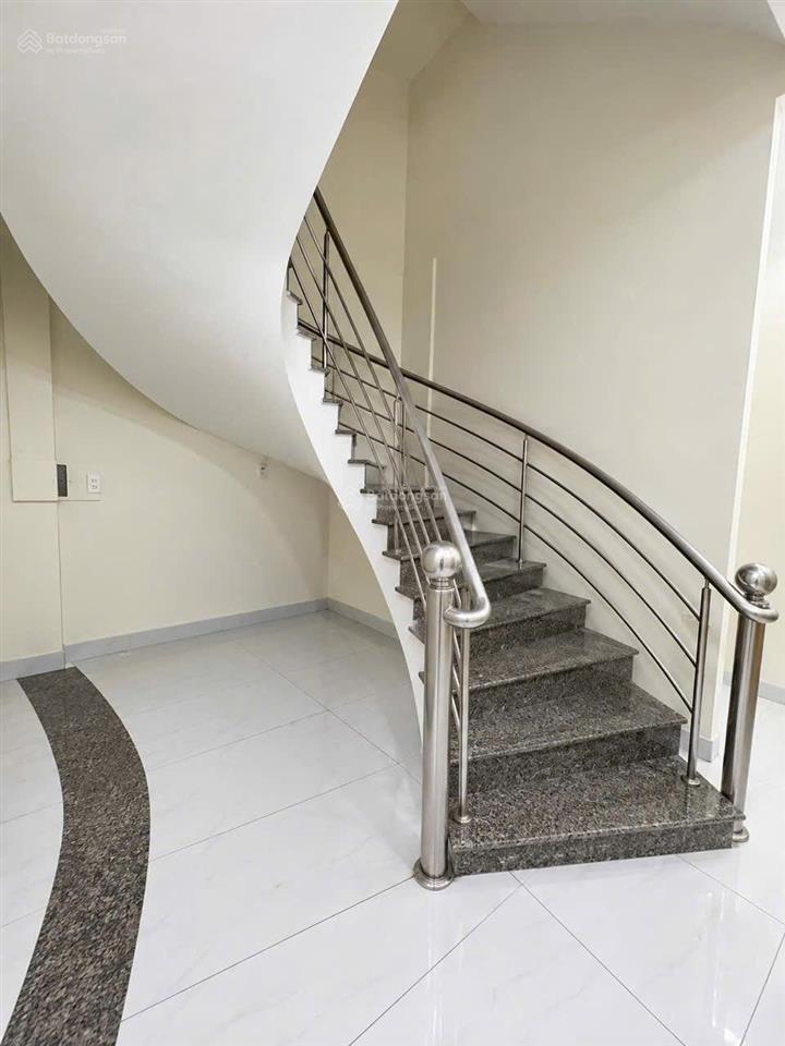 Cho thuê nhà mặt tiền kinh doanh tân hương 4m x 18m  3 lầu  6pn  tiện kinh doanh