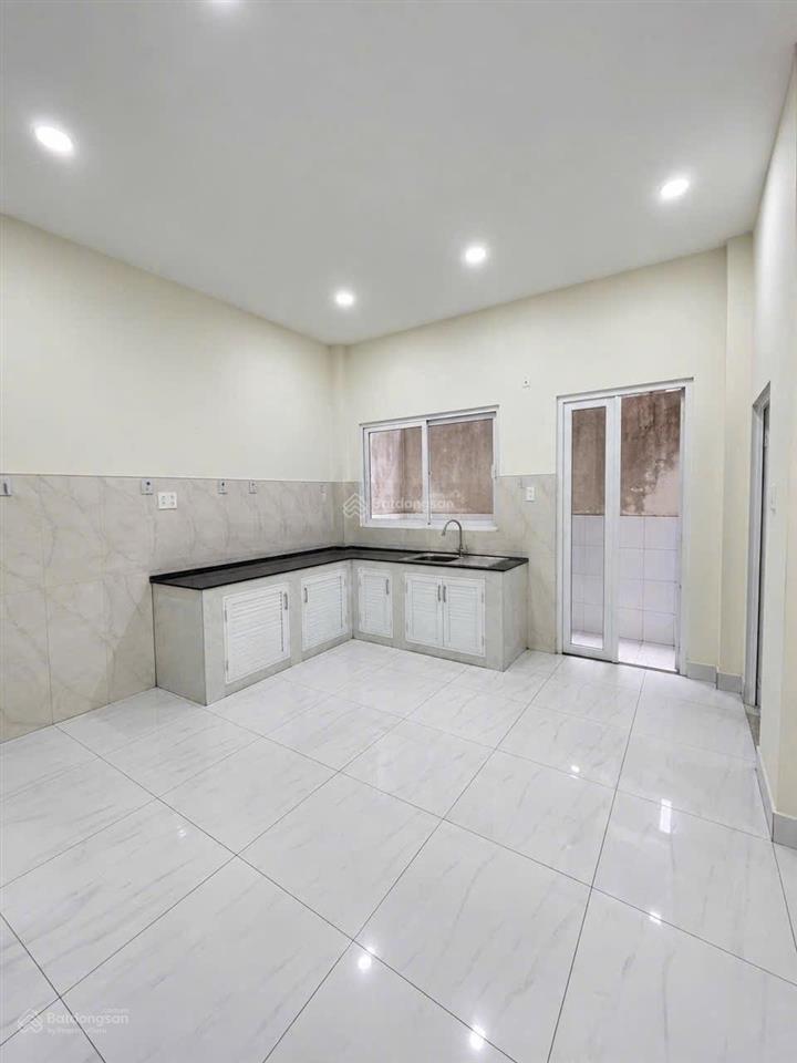 Cho thuê nhà mặt tiền kinh doanh tân hương 4m x 18m  3 lầu  6pn  tiện kinh doanh