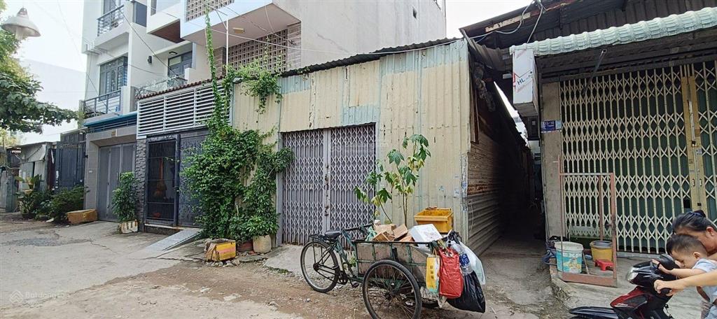 Bán nhà ăn tết có một không hai. giảm 1 tỷ còn 5,5 tỷ 5 x 18m 90 m2 cấp 4. nhanh mới kịp nhe