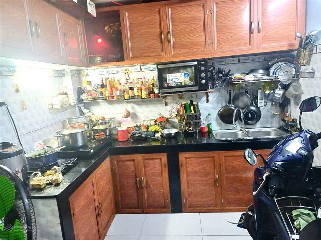 Vừa ở vừa kinh doanh.chi 7,1 tỷ căn góc  2 mặt hẻm nhựa đều 6m  nhà 3 tầng 50m2 lê thúc hoạch