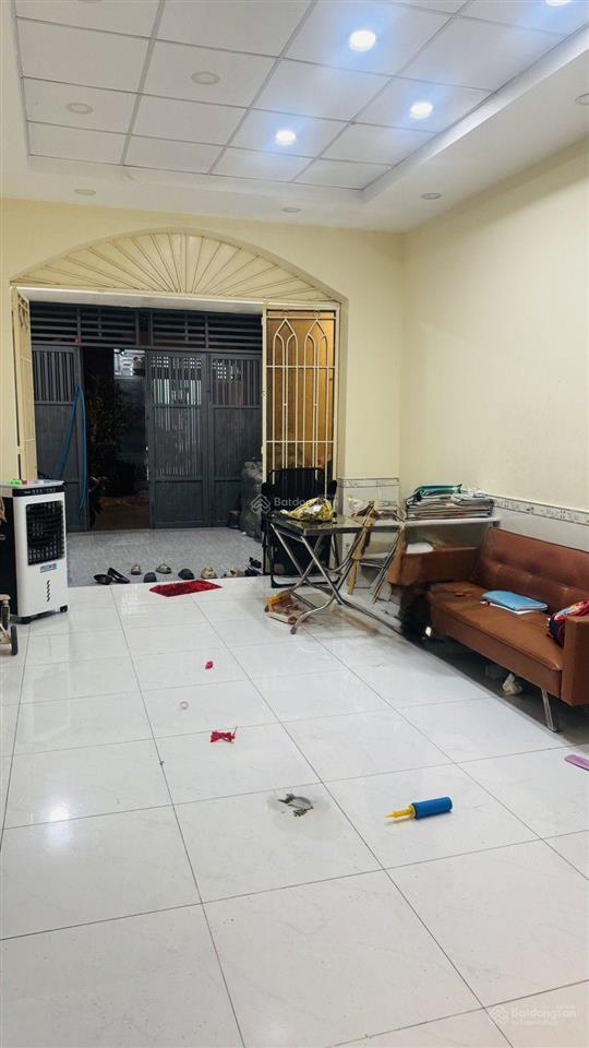 Nhà đẹp rộng thoáng ngay chợ tân hương 2 tầng 80 m2 nhỉnh 7 tỷ. sổ riêng hoàn không đủ. chính chủ