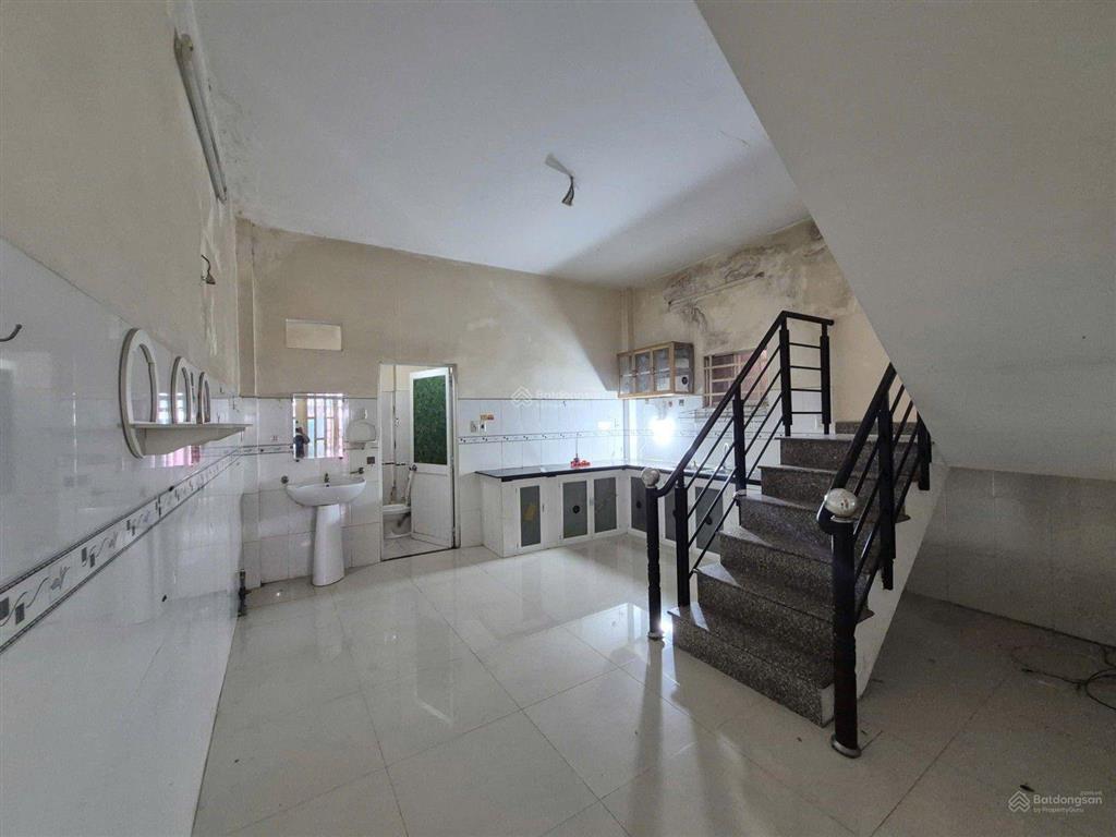 Hẻm xe hơi đường cách mạng  tân thành tân phú 63m2 ,2 tầng, 4.4 x15, 7.4 tỷ . nhà hơi cũ .