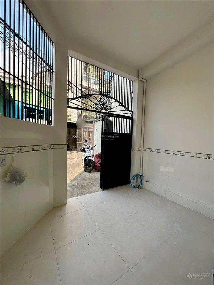Chủ gấp lắm chỉ 5,69 tỷ là có ngay nhà 2 tầng  47m ( 4 x 12m). kết cấu btct . sổ hồng riêng.