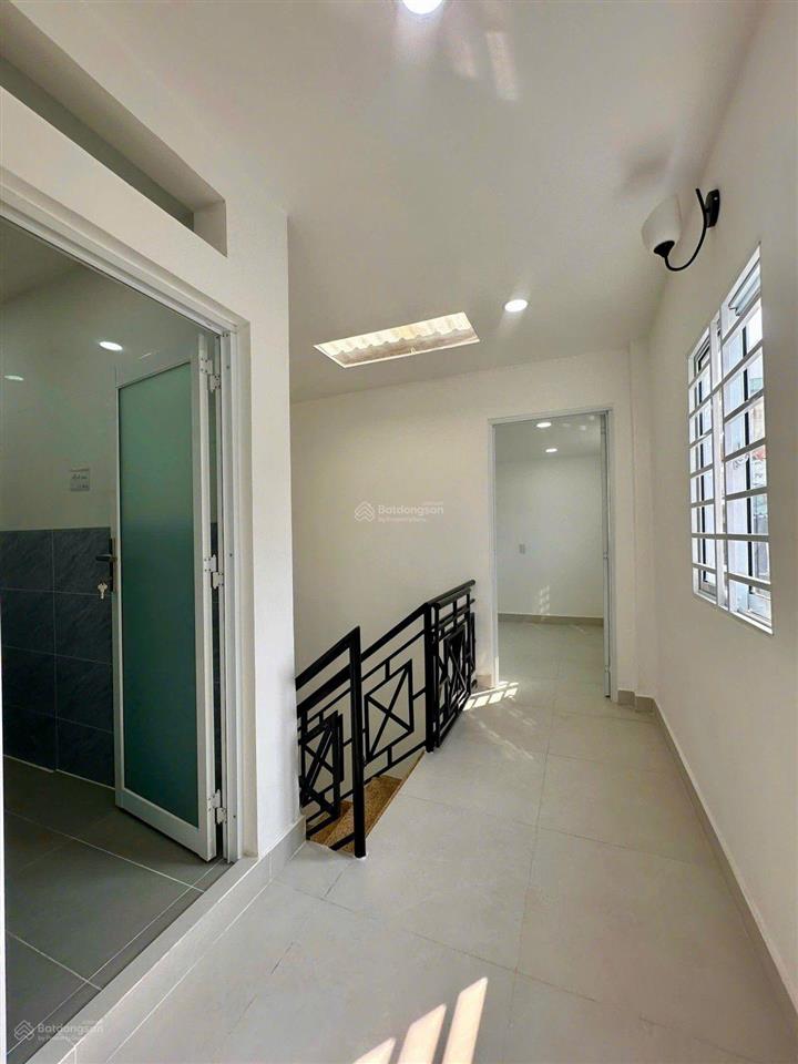 Chủ gấp lắm chỉ 5,69 tỷ là có ngay nhà 2 tầng  47m ( 4 x 12m). kết cấu btct . sổ hồng riêng.